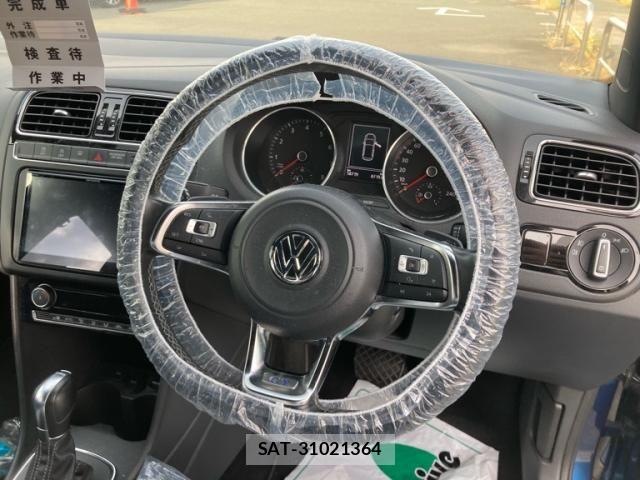 VolksWagen POLO 2015-09 8232416-15