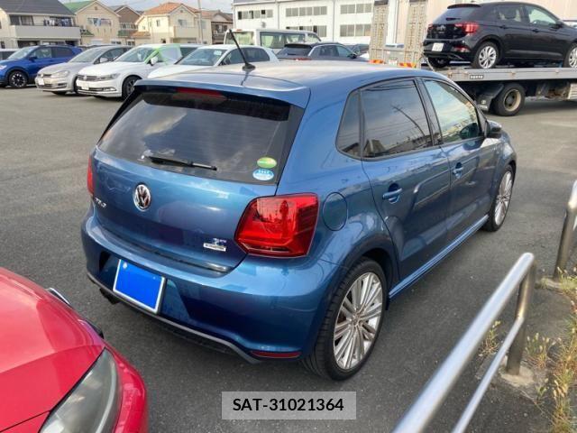 VolksWagen POLO 2015-09 8232416-2