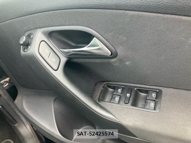 VolksWagen POLO 2010-05 8232417-12