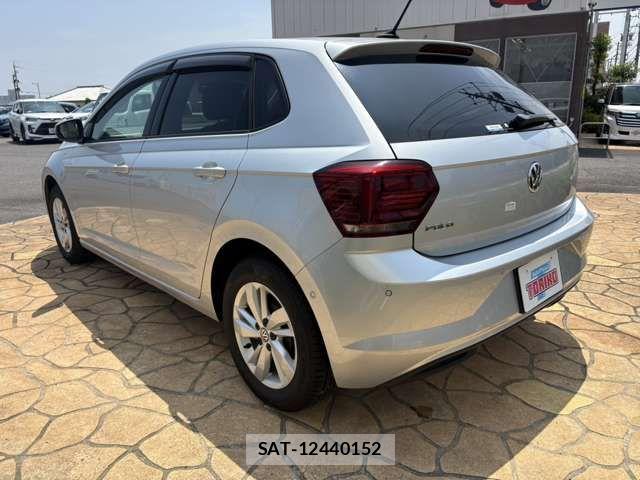 VolksWagen POLO 2020-02 8232414-4