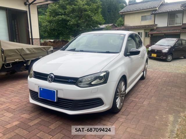 VolksWagen POLO 2014-01 8247165-0