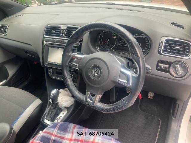 VolksWagen POLO 2014-01 8247165-11