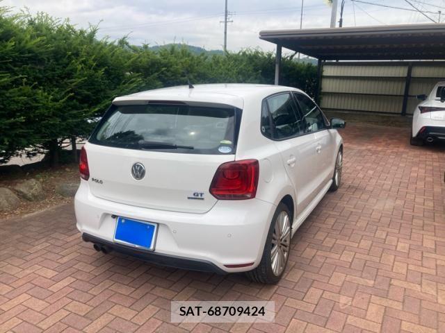 VolksWagen POLO 2014-01 8247165-2
