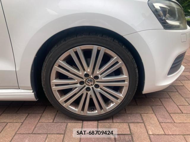 VolksWagen POLO 2014-01 8247165-3
