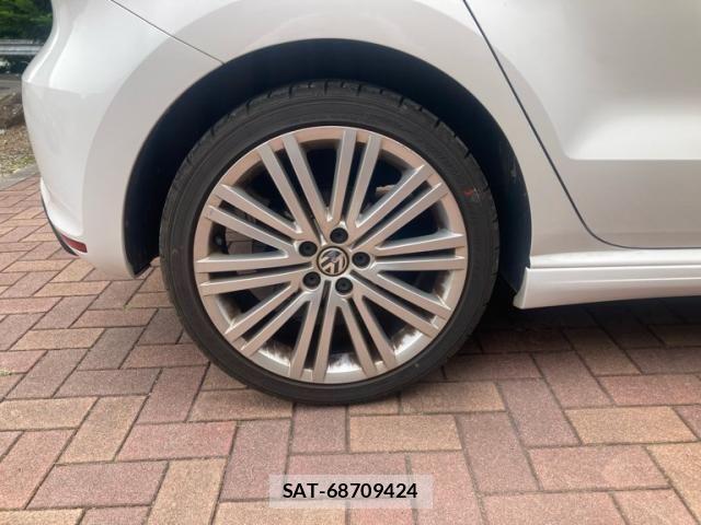 VolksWagen POLO 2014-01 8247165-4
