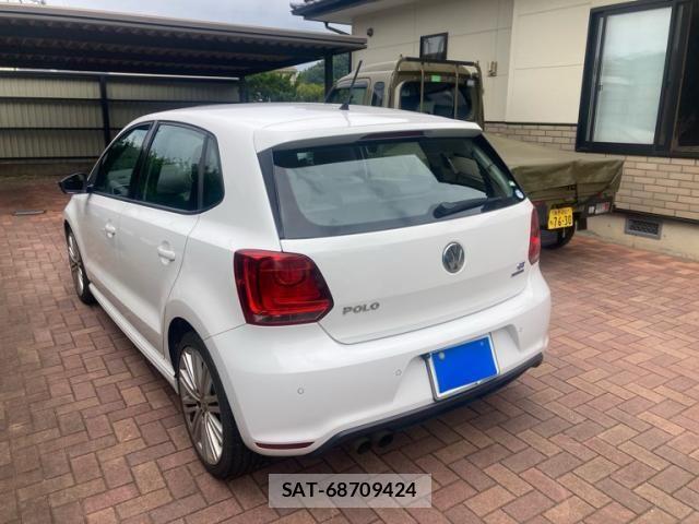 VolksWagen POLO 2014-01 8247165-5
