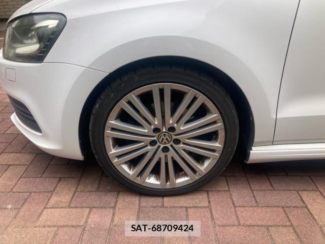 VolksWagen POLO 2014-01 8247165-7