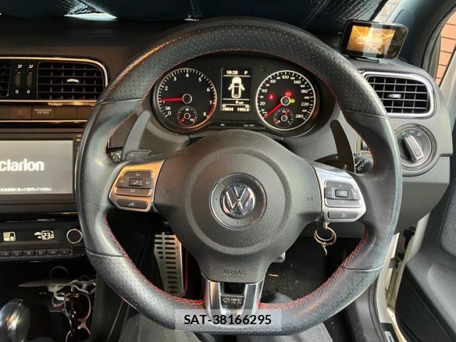 VolksWagen POLO 2012-09 8318107-11