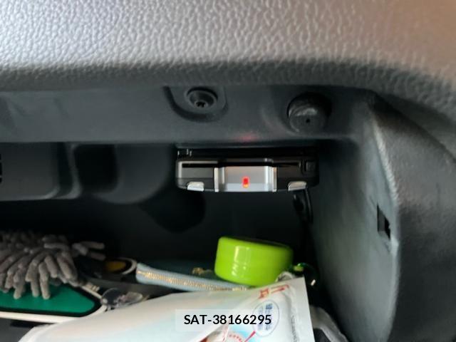 VolksWagen POLO 2012-09 8318107-15