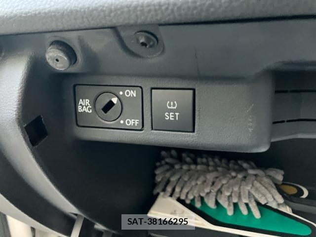 VolksWagen POLO 2012-09 8318107-16