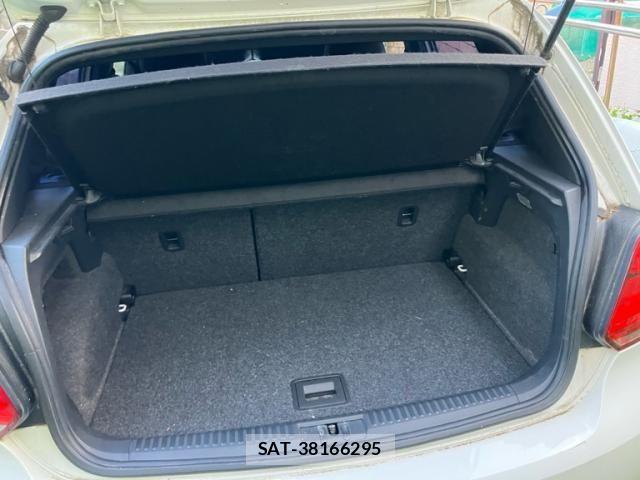 VolksWagen POLO 2012-09 8318107-4