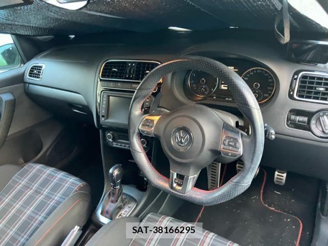 VolksWagen POLO 2012-09 8318107-8