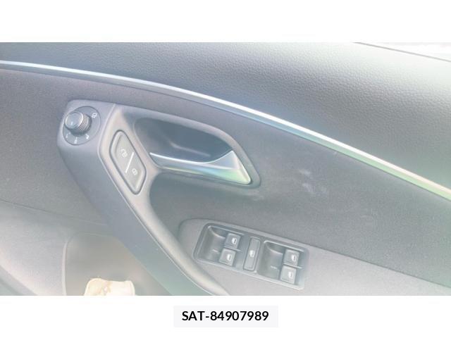VolksWagen POLO 2017-06 8318104-12