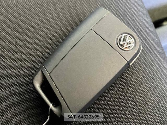 VolksWagen POLO 2022-01 8318100-12
