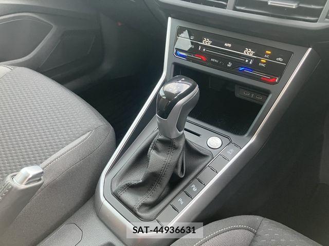 VolksWagen POLO 2025-04 8318096-9
