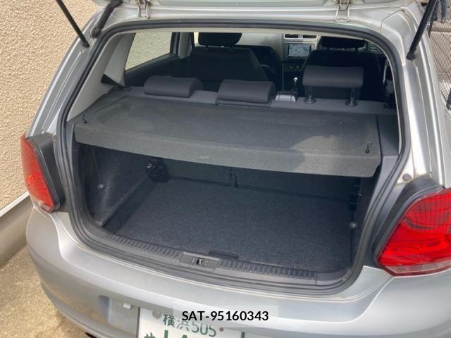 VolksWagen POLO 2012-01 8318106-9