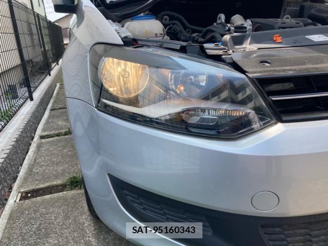 VolksWagen POLO 2012-01 8318106-17