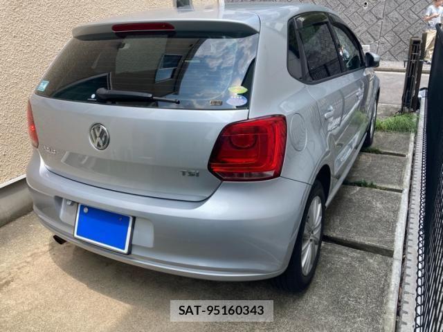 VolksWagen POLO 2012-01 8318106-2