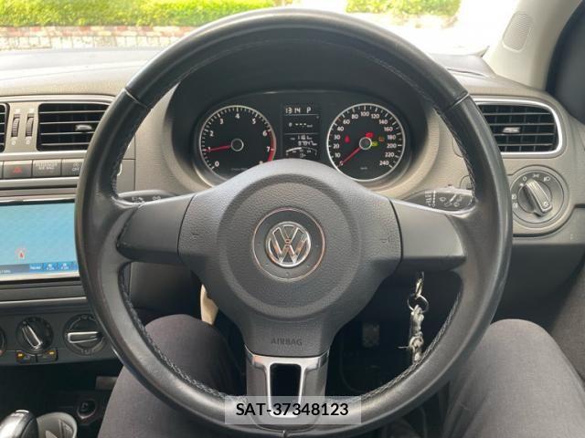 VolksWagen POLO 2014-03 8318105-14