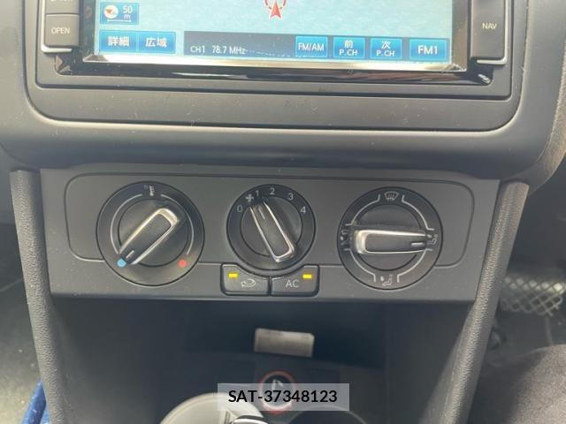 VolksWagen POLO 2014-03 8318105-17