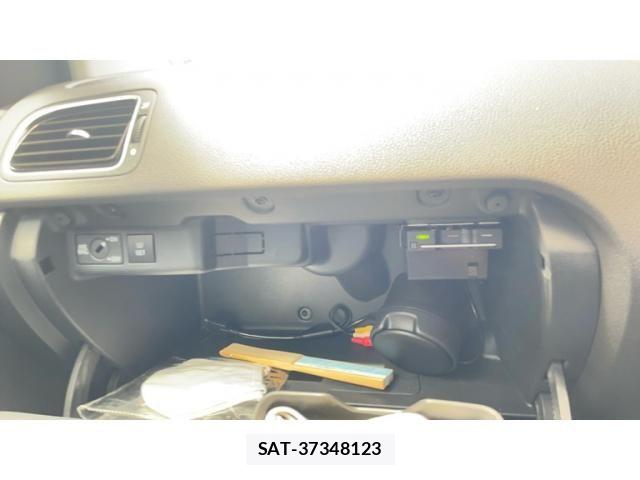 VolksWagen POLO 2014-03 8318105-21