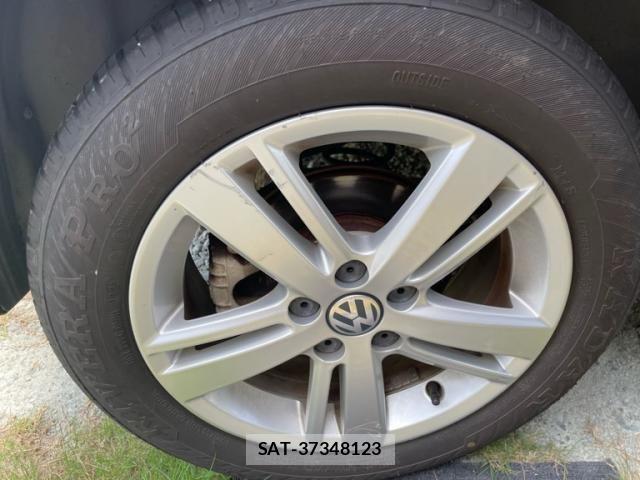 VolksWagen POLO 2014-03 8318105-5