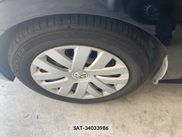 VolksWagen POLO 2014-01 8338514-9