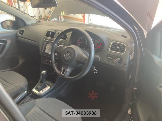 VolksWagen POLO 2014-01 8338514-13