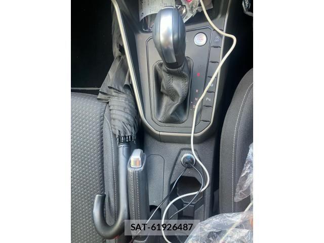 VolksWagen POLO 2021-10 8338511-16