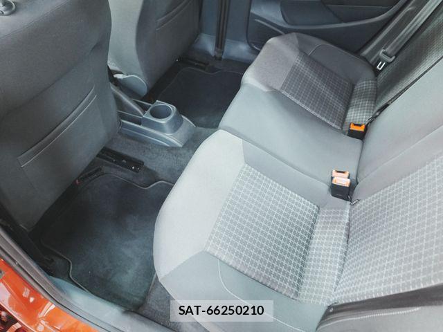VolksWagen POLO 2015-06 8369753-23