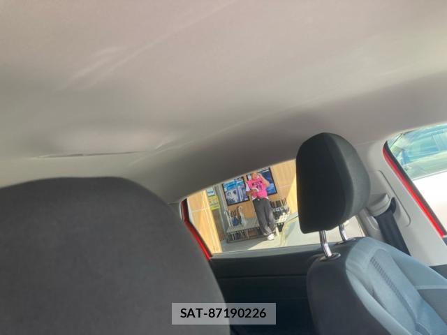 VolksWagen POLO 2018-03 8369751-9