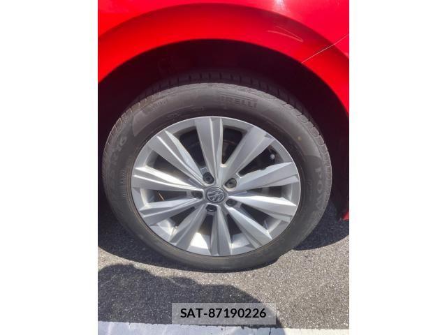 VolksWagen POLO 2018-03 8369751-3