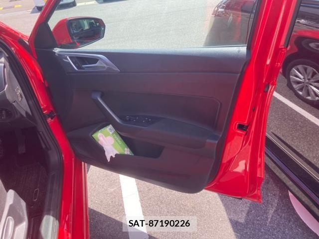 VolksWagen POLO 2018-03 8369751-7