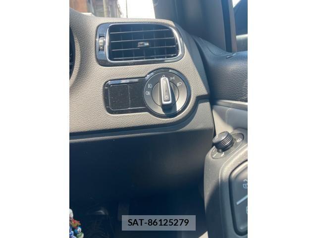 VolksWagen POLO 2015-08 8369755-19