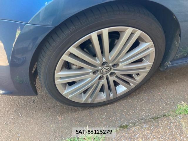VolksWagen POLO 2015-08 8369755-6