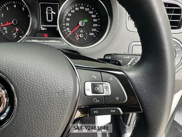 VolksWagen POLO 2016-05 8369750-10