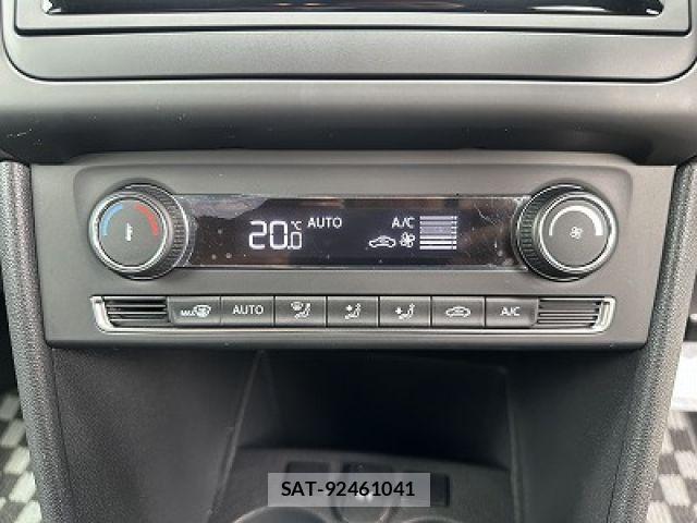 VolksWagen POLO 2016-05 8369750-12