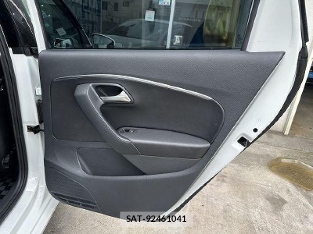 VolksWagen POLO 2016-05 8369750-18