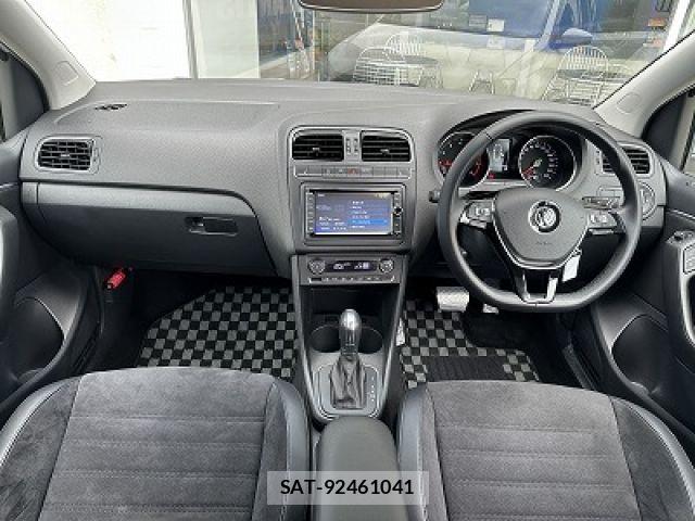 VolksWagen POLO 2016-05 8369750-1