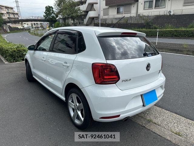 VolksWagen POLO 2016-05 8369750-2