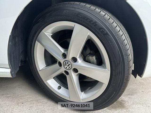 VolksWagen POLO 2016-05 8369750-3