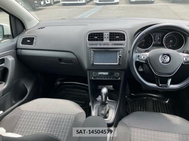 VolksWagen POLO 2015-09 8369754-11
