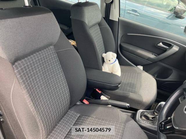 VolksWagen POLO 2015-09 8369754-12