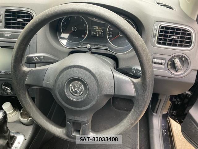 VolksWagen POLO 2010-12 8415862-18