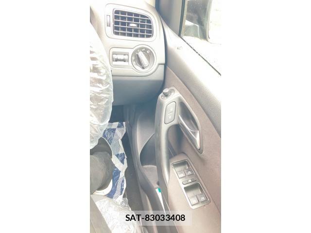 VolksWagen POLO 2010-12 8415862-24