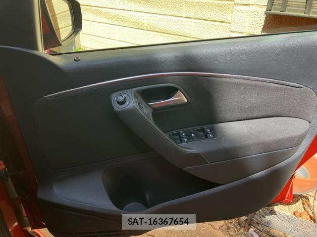 VolksWagen POLO 2014-12 8415863-12