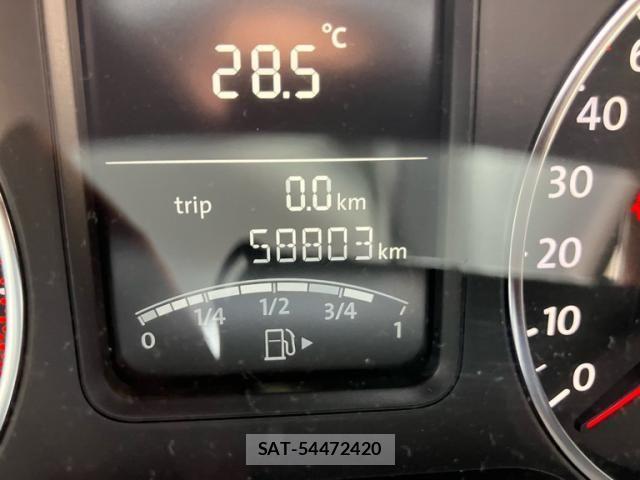 VolksWagen POLO 2012-03 8438945-11