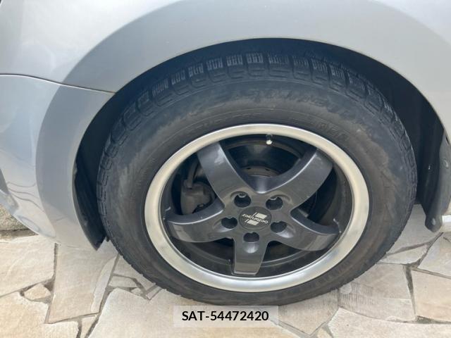 VolksWagen POLO 2012-03 8438945-4