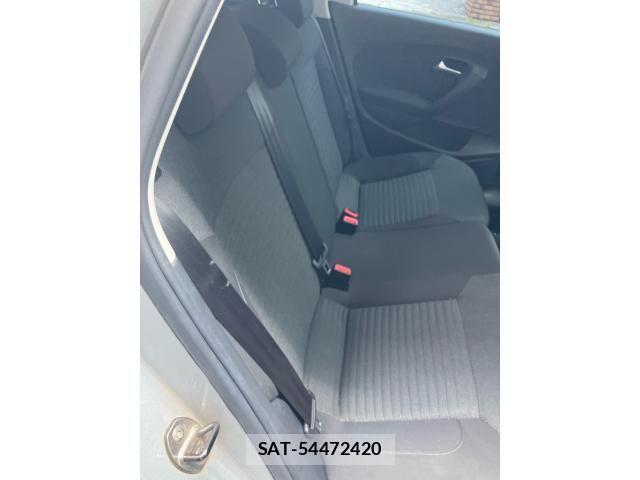 VolksWagen POLO 2012-03 8438945-7