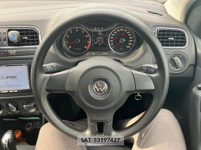 VolksWagen POLO 2011-08 8439108-13